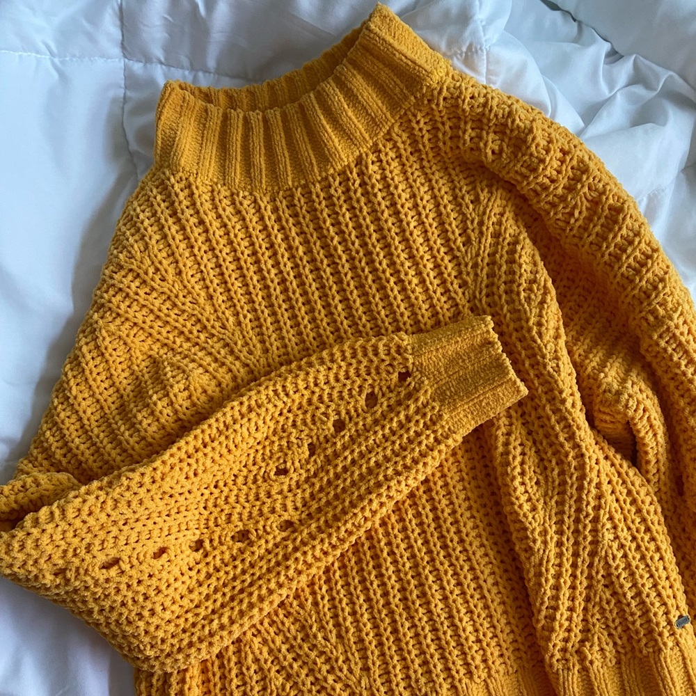Hollister sweater yellow